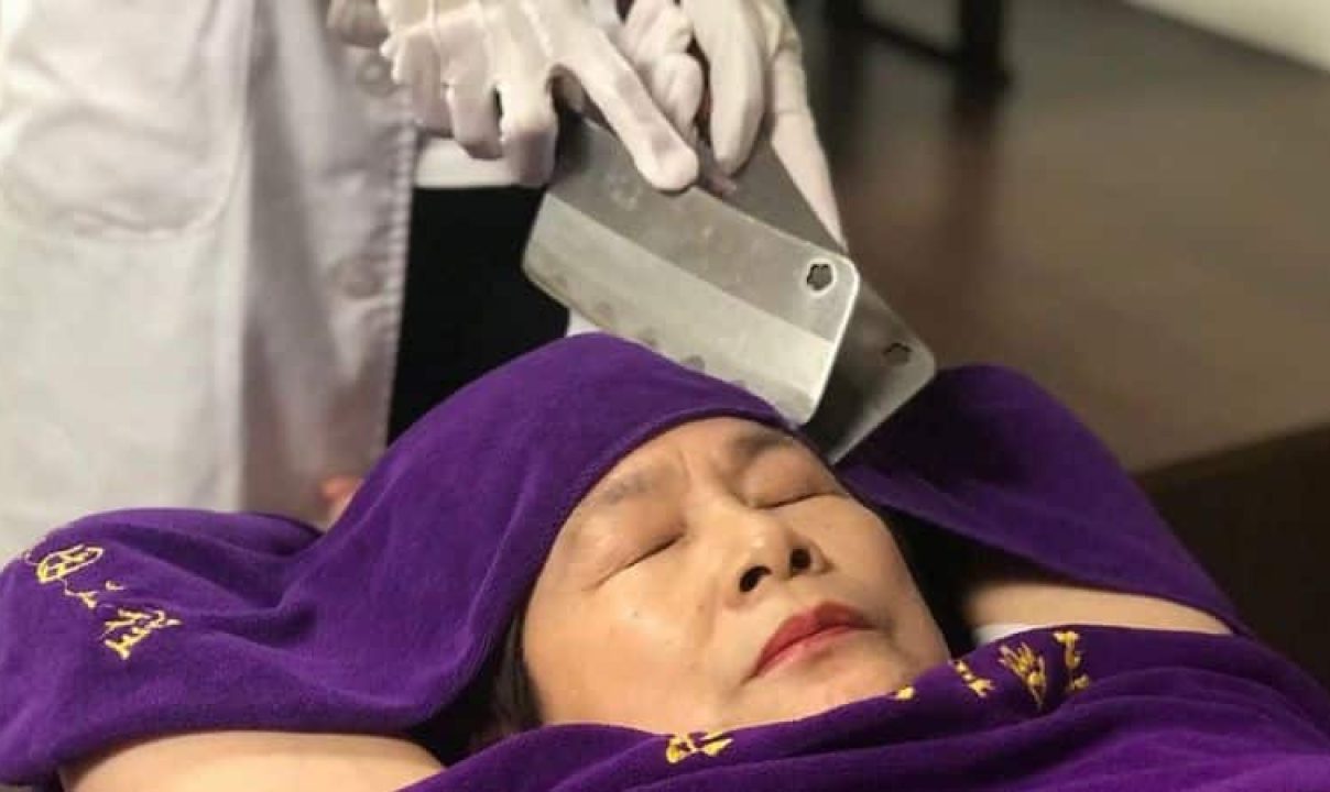 ماساژ های عجیب در دنیا (ماساژ ساطور)