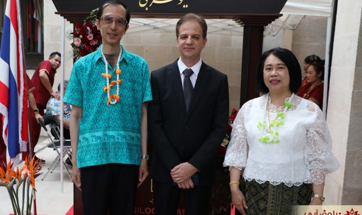 تصویر اقای عزیز پور همراه با سفیر تایلند در ایران